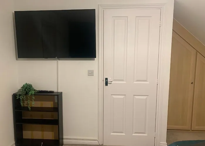 Comfy Double Bedroom In Greater Manchester